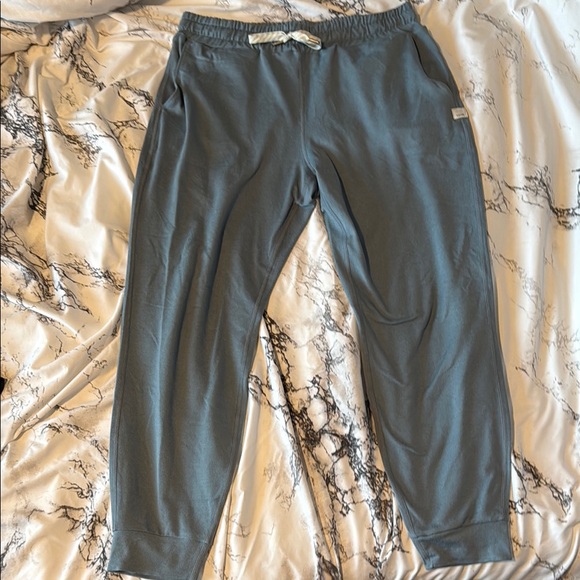Vuori Women’s Joggers Small - Picture 1 of 1